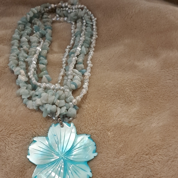 Elegant Blue Floral Pendant Necklace - Picture 3 of 4